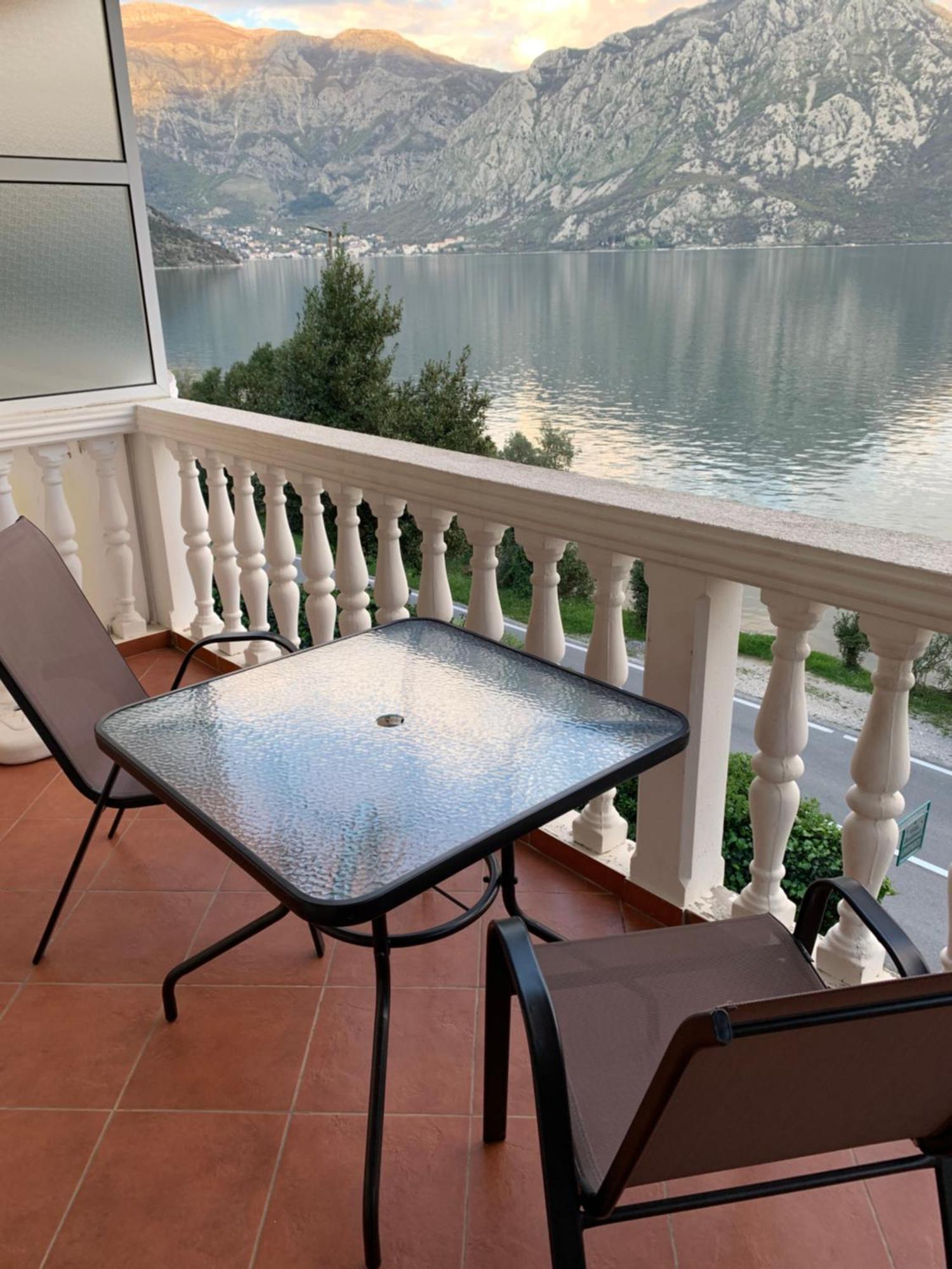 Apartments Villa Radonic Donji Morinj Extérieur photo