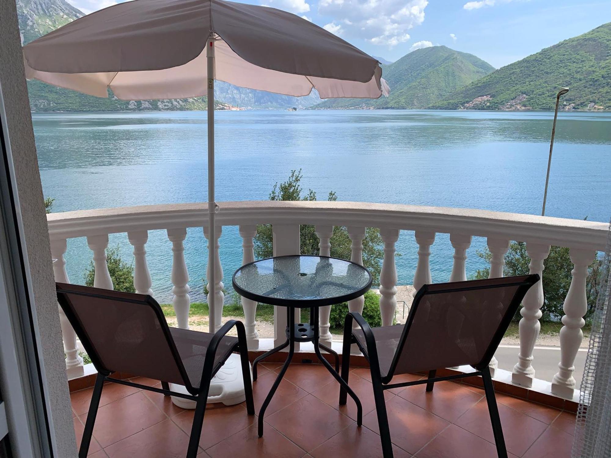 Apartments Villa Radonic Donji Morinj Extérieur photo